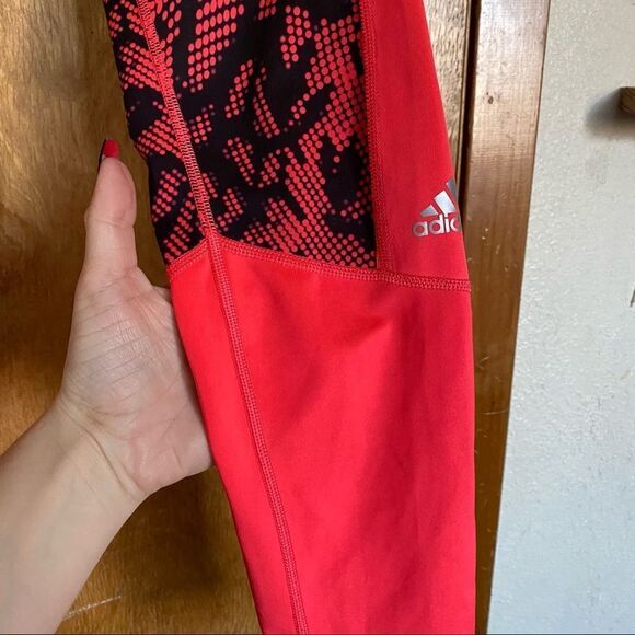 🍄 Adidas Bright Coral and Black Patterned Athletic Leggings - Picture 2 of 6